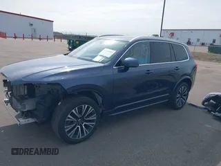 2021 Volvo XC90 Momentum z VIN YV4A221K6M1689257, wystawiony jako IAAI lot #42104985 z przebiegiem 56 532 mil mil oraz . Historia ofert i sprzedaży dostępna na DreamBid. Obrazek 2.