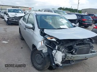 2017 Nissan Versa SV z VIN 3N1CN7AP0HL908677, wystawiony jako IAAI lot #42094739 z przebiegiem Nie podano mil oraz . Historia ofert i sprzedaży dostępna na DreamBid. Obrazek 1.
