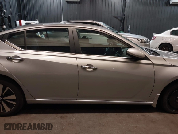 2022 Nissan Altima 2.5 SV with VIN 1N4BL4DV0NN312574, listed as a IAAI auction lot 41834345 with 27,238 mi miles. Bid and sale history available at carsss.com. Image 13.