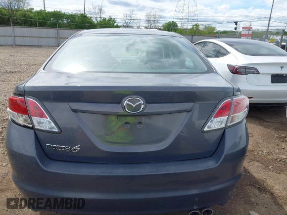 2011 Mazda Mazda6 i Sport with VIN 1YVHZ8BH4B5M19236, listed as a IAAI auction lot 42091308 with 137,042 mi miles. Bid and sale history available at carsss.com. Image 17.