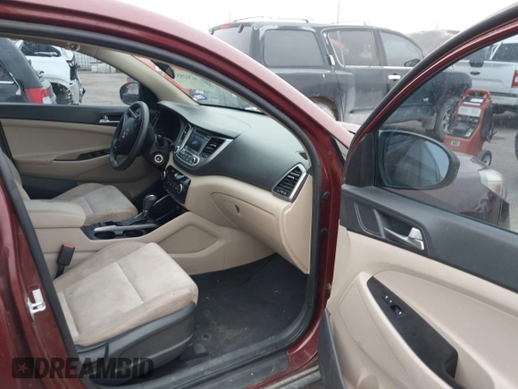2017 Hyundai Tucson SE z VIN KM8J23A47HU431498, wystawiony jako IAAI lot #42425577 z przebiegiem 83 014 mil mil oraz . Historia ofert i sprzedaży dostępna na DreamBid. Obrazek 5.