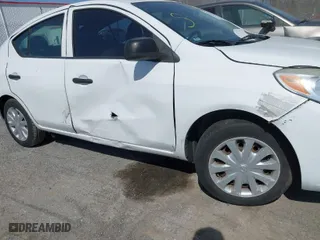 2014 Nissan Versa SV with VIN 3N1CN7AP7EL819927, listed as a IAAI auction lot 41714312 with 1 mi miles. Bid and sale history available at carsss.com. Image 6.