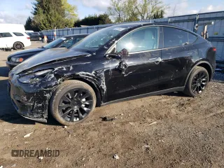 2024 Tesla Model Y Long Range z VIN 7SAYGDEE5RF150570, wystawiony jako Copart lot #52686685 z przebiegiem 4 015 mil mil oraz Szkoda całkowita • Salvage title. Historia ofert i sprzedaży dostępna na DreamBid. Obrazek 1.