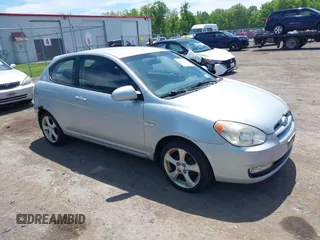 2007 Hyundai Accent SE z VIN KMHCN36C67U007308, wystawiony jako IAAI lot #42312114 z przebiegiem 105 096 mil mil oraz . Historia ofert i sprzedaży dostępna na DreamBid. Obrazek 1.