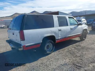 1999 Chevrolet Suburban with VIN 3GNEC16R1XG208071, listed as a IAAI auction lot 41422385 with 152,692 mi miles. Bid and sale history available at carsss.com. Image 4.