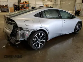 2024 Toyota Prius SE z VIN JTDACACU9R3023031, wystawiony jako Copart lot #55943855 z przebiegiem 7 647 mil mil oraz Szkoda całkowita • Salvage title. Historia ofert i sprzedaży dostępna na DreamBid. Obrazek 3.