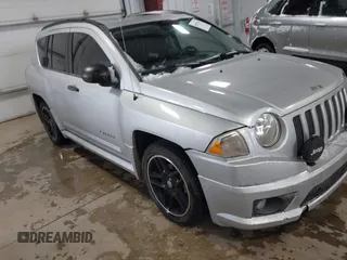 2008 Jeep Compass Sport with VIN 1J8FF47W88D651805, listed as a IAAI auction lot 40960467 with 205,414 mi miles. Bid and sale history available at carsss.com. Image 1.