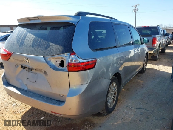 2016 Toyota Sienna XLE with VIN 5TDYK3DC4GS739785, listed as a IAAI auction lot 41513038 with 71,935 mi miles. Bid and sale history available at carsss.com. Image 4.