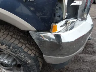 2002 Ford Excursion Limited с VIN 1FMNU43SX2EA77555, выставлен на аукционе IAAI как лот 41526308 с пробегом 274 040 миль миль и . История ставок и продаж доступна на DreamBid. Изображение 20.