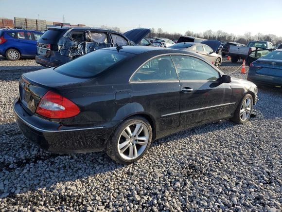 2008 Mercedes-Benz CLK 350 z VIN WDBTJ56H88F238626, wystawiony jako Copart lot #49378635 z przebiegiem 165 378 mil mil oraz Szkoda całkowita • Salvage title. Historia ofert i sprzedaży dostępna na DreamBid. Obrazek 3.