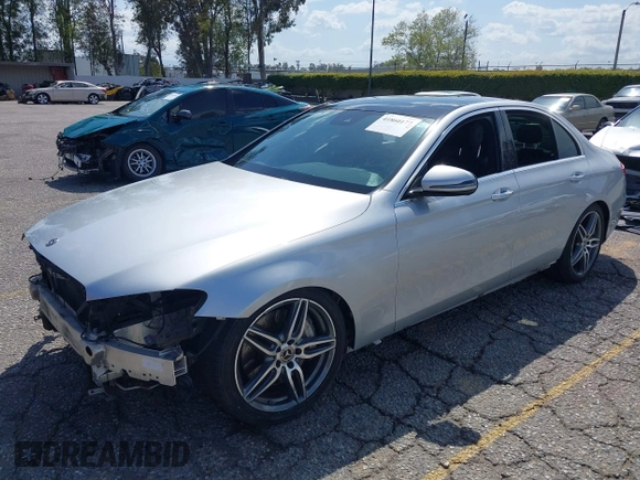 2018 Mercedes-Benz E-Class E 300 with VIN WDDZF4JB5JA455098, listed as a IAAI auction lot 41860177 with 84,612 mi miles. Bid and sale history available at carsss.com. Image 18.