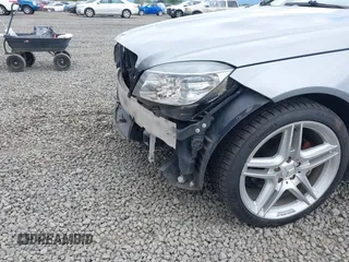 2008 Mercedes-Benz C 300 Sport z VIN WDDGF54X88R014131, wystawiony jako IAAI lot #42322775 z przebiegiem 153 237 mil mil oraz . Historia ofert i sprzedaży dostępna na DreamBid. Obrazek 13.
