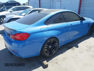 2015 BMW M4 z VIN WBS3R9C51FK334607, wystawiony jako IAAI lot #42217799 z przebiegiem 152 772 mil mil oraz . Historia ofert i sprzedaży dostępna na DreamBid. Obrazek 4.