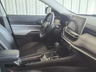 2022 Jeep Compass Latitude with VIN 3C4NJDBB3NT205928, listed as a IAAI auction lot 42832409 with 22,634 mi miles and . Bid and sale history available at DreamBid. Image 5.
