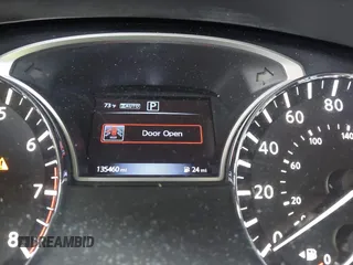 2017 Nissan Pathfinder SV z VIN 5N1DR2MMXHC613443, wystawiony jako IAAI lot #42370891 z przebiegiem 135 460 mil mil oraz . Historia ofert i sprzedaży dostępna na DreamBid. Obrazek 7.