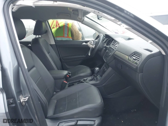 2020 Volkswagen Tiguan SE with VIN 3VV2B7AX7LM066135, listed as a IAAI auction lot 41349357 with 106,575 mi miles. Bid and sale history available at carsss.com. Image 5.