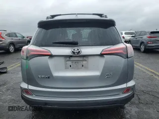 2017 Toyota RAV4 LE z VIN 2T3BFREV9HW570439, wystawiony jako Copart lot #56710325 z przebiegiem 87 766 mil mil oraz Szkoda całkowita • Salvage title. Historia ofert i sprzedaży dostępna na DreamBid. Obrazek 6.