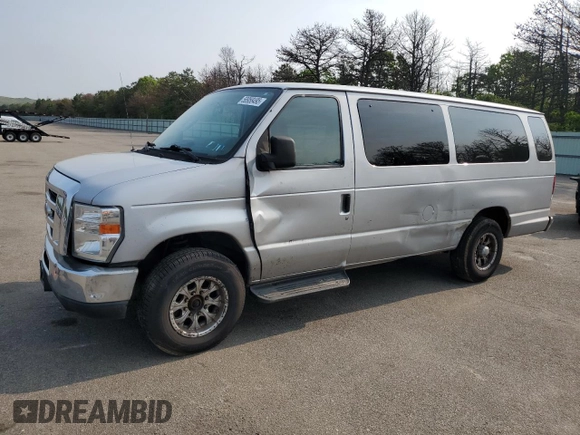 2013 Ford Econoline Passenger XL z VIN 1FBSS3BL5DDB07737, wystawiony jako Copart lot #58958495 z przebiegiem 159 345 mil mil oraz Szkoda całkowita • Salvage title. Historia ofert i sprzedaży dostępna na DreamBid. Obrazek 1.