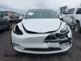 2022 Tesla Model Y Long Range z VIN 7SAYGDEE7NF389788, wystawiony jako IAAI lot #42014111 z przebiegiem 37 606 mil mil oraz . Historia ofert i sprzedaży dostępna na DreamBid. Obrazek 11.