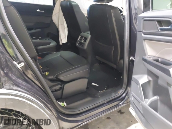 2021 Volkswagen Atlas 3.6L V6 SE w/Technology with VIN 1V2KR2CA7MC540494, listed as a IAAI auction lot 41562095 with 105,795 mi miles. Bid and sale history available at carsss.com. Image 8.