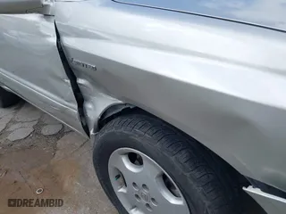 2006 Toyota Highlander w/3rd Row with VIN JTEDP21A060104055, listed as a IAAI auction lot 41786954 with 131,160 mi miles. Bid and sale history available at carsss.com. Image 13.