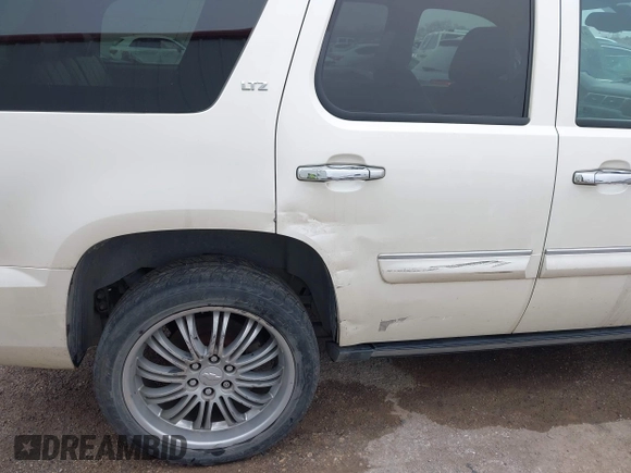 2008 Chevrolet Tahoe LTZ z VIN 1GNFK13018R177922, wystawiony jako IAAI lot #41526809 z przebiegiem 226 636 mil mil oraz . Historia ofert i sprzedaży dostępna na DreamBid. Obrazek 6.