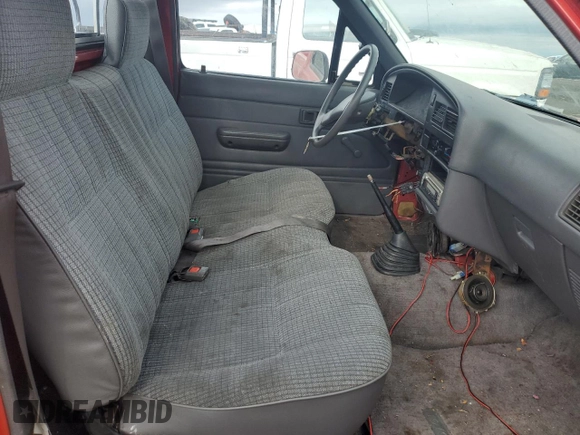 1990 Toyota Pickup DX с VIN JT4RN81P1L5069080, выставлен на аукционе Copart как лот 81606084 с пробегом 168 115 миль миль и Списание • Salvage title. История ставок и продаж доступна на DreamBid. Изображение 10.