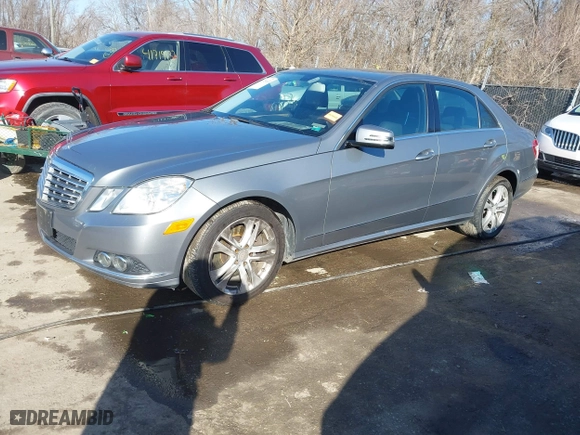 2011 Mercedes-Benz E-Class E 350 Luxury with VIN WDDHF8HBXBA431387, listed as a IAAI auction lot 41724122 with 138,688 mi miles. Bid and sale history available at carsss.com. Image 17.