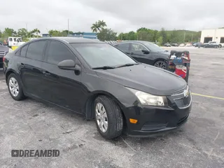 2014 Chevrolet Cruze LS z VIN 1G1PA5SH8E7243705, wystawiony jako IAAI lot #42420419 z przebiegiem 178 013 mil mil oraz . Historia ofert i sprzedaży dostępna na DreamBid. Obrazek 1.