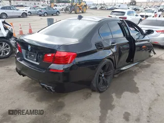 2016 BMW M5 z VIN WBSFV9C54GD595793, wystawiony jako IAAI lot #42101121 z przebiegiem 58 775 mil mil oraz . Historia ofert i sprzedaży dostępna na DreamBid. Obrazek 4.