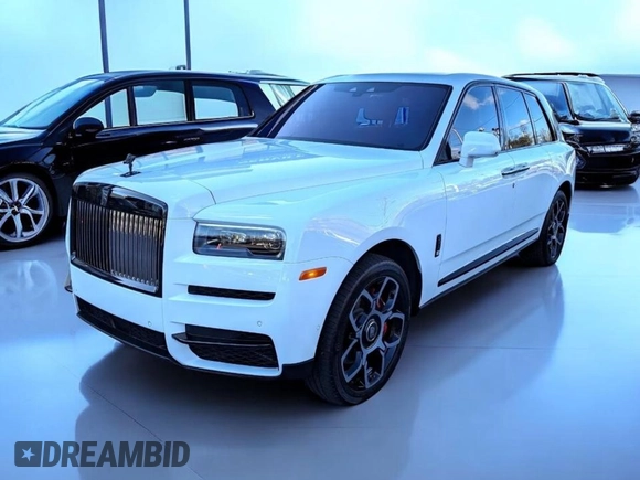 2022 Rolls-Royce Cullinan Black Badge z VIN SLATV8C02NU212XXX, wystawiony jako Copart lot #59257385 z przebiegiem 5 245 mil mil oraz Czysty tytuł • Clean title. Historia ofert i sprzedaży dostępna na DreamBid. Obrazek 2.