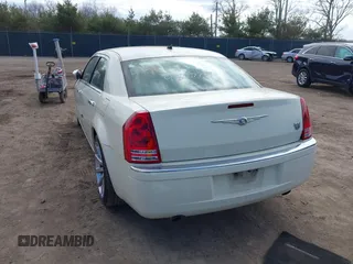 2008 Chrysler 300 C Hemi with VIN 2C3KA63HX8H260492, listed as a IAAI auction lot 41897779 with 0 mi miles. Bid and sale history available at carsss.com. Image 3.