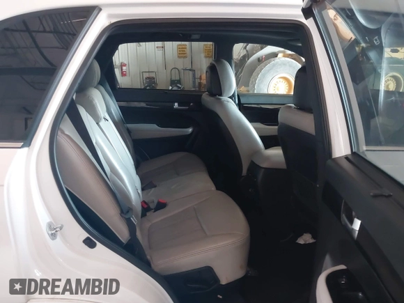 2014 Kia Sorento SX with VIN 5XYKW4A75EG518505, listed as a IAAI auction lot 36939010 with 175,976 mi miles. Bid and sale history available at carsss.com. Image 8.