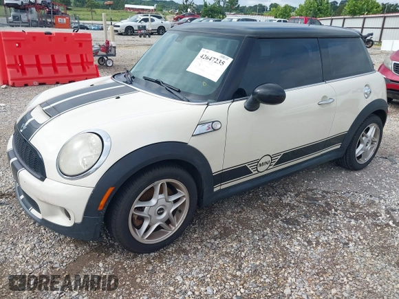 2008 MINI Hardtop S z VIN WMWMF73538TT89353, wystawiony jako IAAI lot #42647235 z przebiegiem 145 321 mil mil oraz . Historia ofert i sprzedaży dostępna na DreamBid. Obrazek 2.