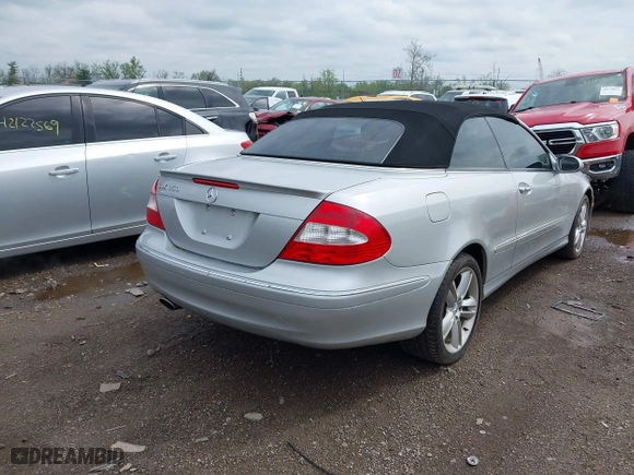 2007 Mercedes-Benz CLK-Class 3.5L with VIN WDBTK56F57F207294, listed as a IAAI auction lot 42128925 with 122,162 mi miles. Bid and sale history available at carsss.com. Image 4.