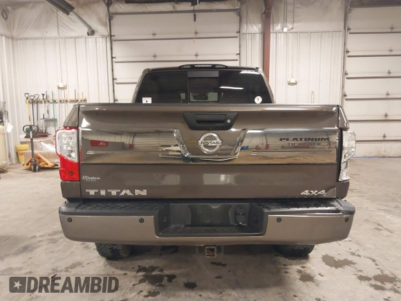 2017 Nissan Titan SV z VIN 1N6AA1E58HN523578, wystawiony jako IAAI lot #42160359 z przebiegiem 101 499 mil mil oraz . Historia ofert i sprzedaży dostępna na DreamBid. Obrazek 17.