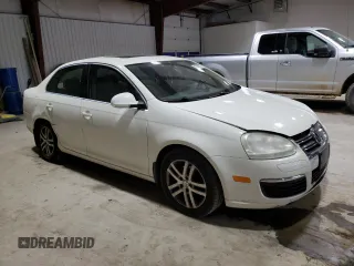 2006 Volkswagen Jetta 2.5L with VIN 3VWSF71K56M621057, listed as a Copart auction lot 45646075 with 198,098 mi miles and Salvage title. Bid and sale history available at DreamBid. Image 4.