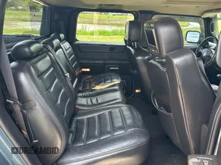 2005 Hummer H2 SUT z VIN 5GRGN22UX5H107012, wystawiony jako Copart lot #56375055 z przebiegiem 149 403 mil mil oraz Tytuł czysty. Historia ofert i sprzedaży dostępna na DreamBid. Obrazek 6.