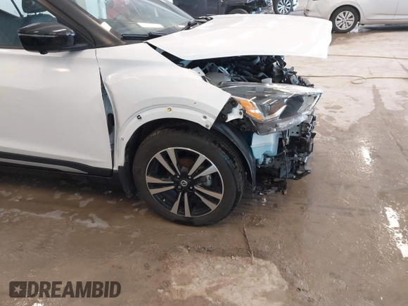 2019 Nissan Kicks SR with VIN 3N1CP5CU7KL538238, listed as a IAAI auction lot 41688621 with 40,142 mi miles. Bid and sale history available at carsss.com. Image 18.