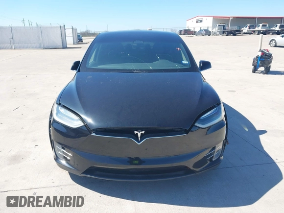 2017 Tesla Model X 90D z VIN 5YJXCAE28HF059140, wystawiony jako IAAI lot #41648518 z przebiegiem Nie podano mil oraz . Historia ofert i sprzedaży dostępna na DreamBid. Obrazek 11.