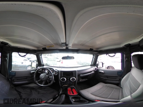 2008 Jeep Wrangler Unlimited Sahara z VIN 1J8GA59138L525836, wystawiony jako IAAI lot #42116359 z przebiegiem 199 600 mil mil oraz . Historia ofert i sprzedaży dostępna na DreamBid. Obrazek 19.