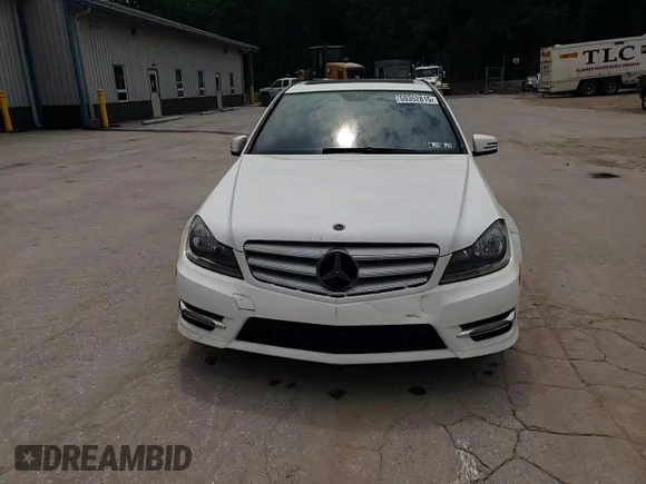 2013 Mercedes-Benz C 300 Sport z VIN WDDGF8AB9DR260965, wystawiony jako Copart lot #59352815 z przebiegiem 134 994 mil mil oraz Szkoda całkowita • Salvage title. Historia ofert i sprzedaży dostępna na DreamBid. Obrazek 13.