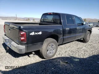 2006 Dodge Dakota SLT with VIN 1D7HW48K76S632981, listed as a Copart auction lot 43036995 with 211,057 mi miles and Clean Title. Bid and sale history available at carsss.com. Image 3.