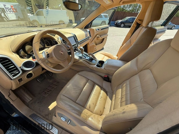 2012 Porsche Cayenne S Hybrid z VIN WP1AE2A28CLA94048, wystawiony jako Copart lot #56879555 z przebiegiem 129 448 mil mil oraz Tytuł czysty. Historia ofert i sprzedaży dostępna na DreamBid. Obrazek 5.