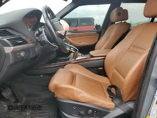 2008 BMW X5 4.8i z VIN 5UXFE83598L165541, wystawiony jako Copart lot #56416875 z przebiegiem 85 028 mil mil oraz Szkoda całkowita • Salvage title. Historia ofert i sprzedaży dostępna na DreamBid. Obrazek 7.