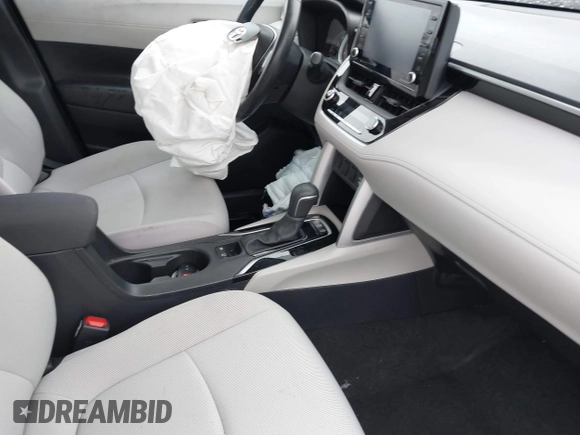 2022 Toyota Corolla Cross LE with VIN 7MUCAABG8NV004527, listed as a IAAI auction lot 42259519 with 15,211 mi miles and . Bid and sale history available at DreamBid. Image 5.
