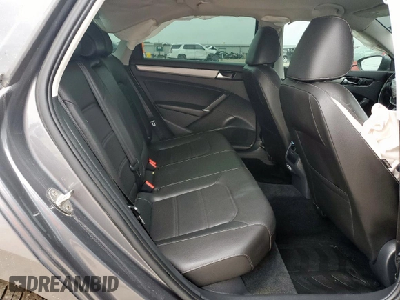 2020 Volkswagen Passat SE z VIN 1VWSA7A38LC010962, wystawiony jako Copart lot #57520325 z przebiegiem 76 566 mil mil oraz Czysty tytuł • Clean title. Historia ofert i sprzedaży dostępna na DreamBid. Obrazek 10.