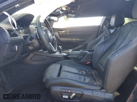 2018 BMW M2 z VIN WBS1J5C53J7B70153, wystawiony jako Copart lot #47081155 z przebiegiem Nie podano mil oraz Szkoda całkowita • Salvage title. Historia ofert i sprzedaży dostępna na DreamBid. Obrazek 7.