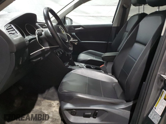 2018 Volkswagen Tiguan SEL z VIN 3VV2B7AX7JM002724, wystawiony jako Copart lot #57390965 z przebiegiem 103 661 mil mil oraz Szkoda całkowita • Salvage title. Historia ofert i sprzedaży dostępna na DreamBid. Obrazek 7.