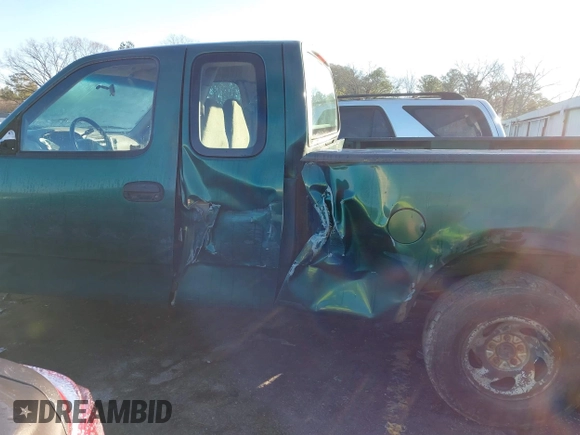 1999 Ford F-150 z VIN 1FTRX18W7XNA40655, wystawiony jako IAAI lot #41445754 z przebiegiem 362 296 mil mil oraz . Historia ofert i sprzedaży dostępna na DreamBid. Obrazek 6.
